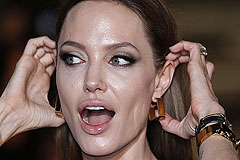 Анджелина Джоли готовится к новым операциям