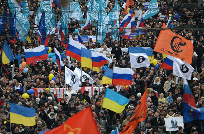 В Москве прошли акции за и против воссоединения с Крымом