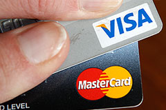 Visa и MasterCard перестали обслуживать клиентов банка "Россия"