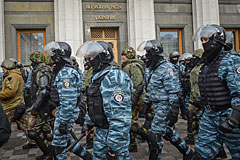 Украинская Рада постановила разоружить незаконные формирования