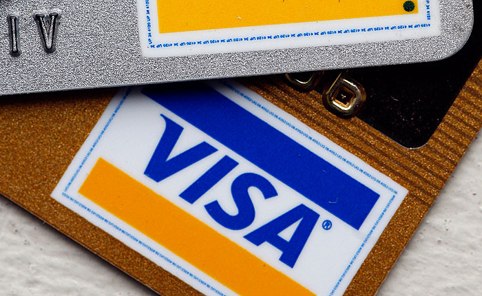 Visa перестала обслуживать карты СМП-банка и Инвесткапиталбанка вслед за MasterCard