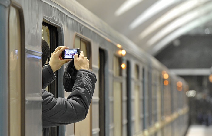 Поезда на оранжевой ветке столичного метро встали из-за неисправного состава