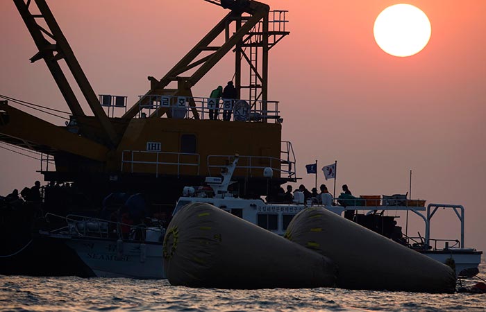 Водолаз погиб во время поисковой операции на южнокорейском пароме