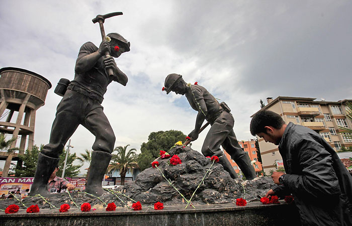 Число жертв взрыва на угольной шахте в Турции достигло 282