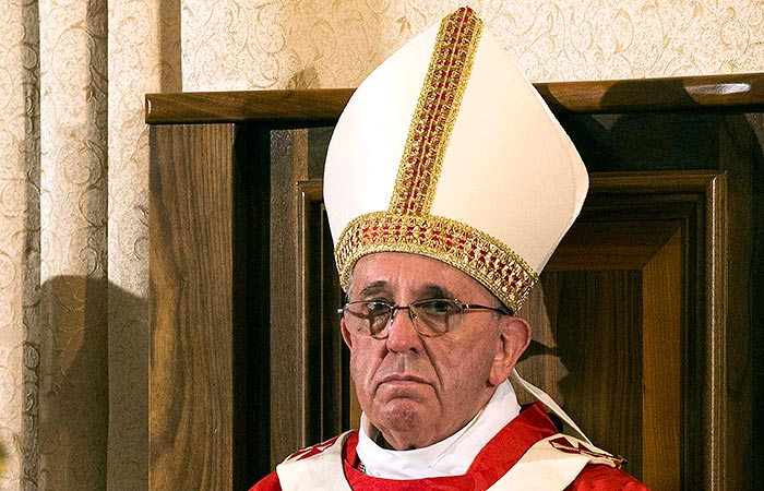 Папа римский пообещал встретиться с жертвами священников-растлителей