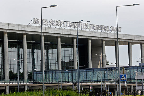 Украинские силовики взяли под контроль аэропорт Донецка