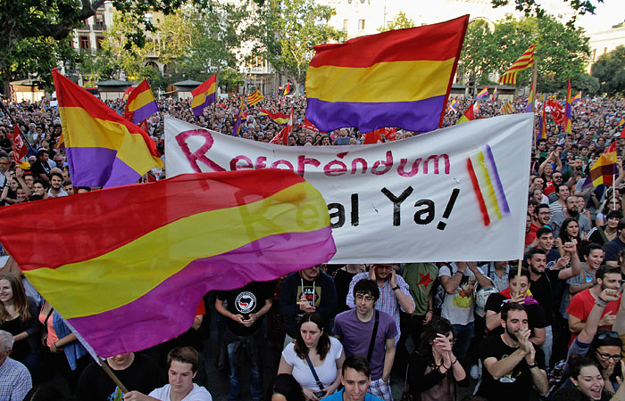 Десятки тысяч испанцев потребовали провести референдум о судьбе монархии