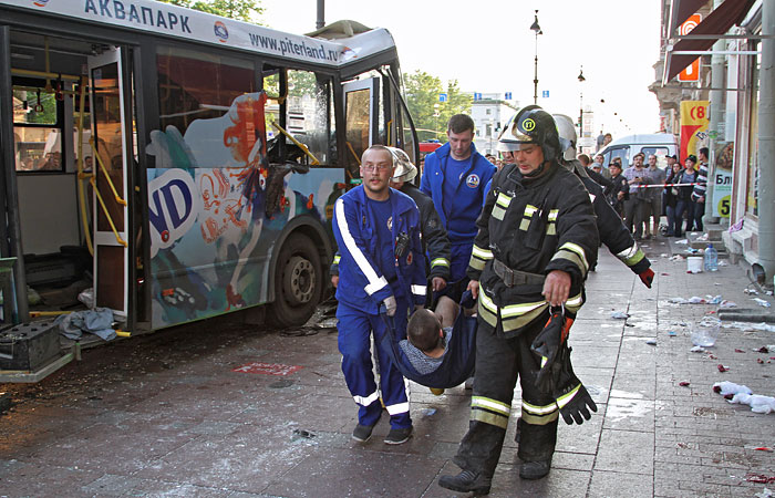 В ДТП с участием автобуса в Петербурге пострадали более 20 человек
