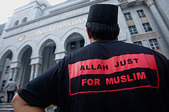 Суд в Малайзии разрешил употреблять слово "Аллах" только мусульманам