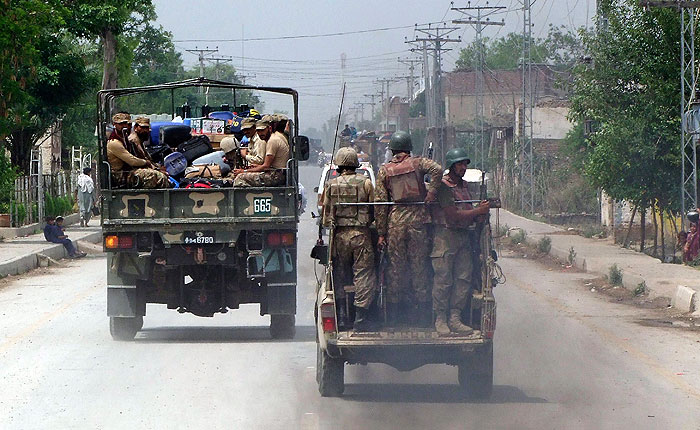 Пакистанская армия начала наступление на позиции талибов