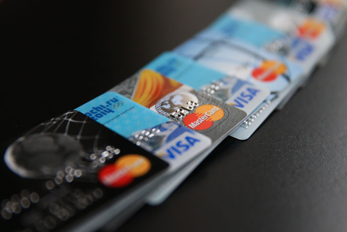 Российские власти смягчили технические требования к Visa и MasterCard
