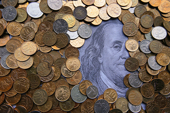 Рубль обновил минимум за полтора месяца