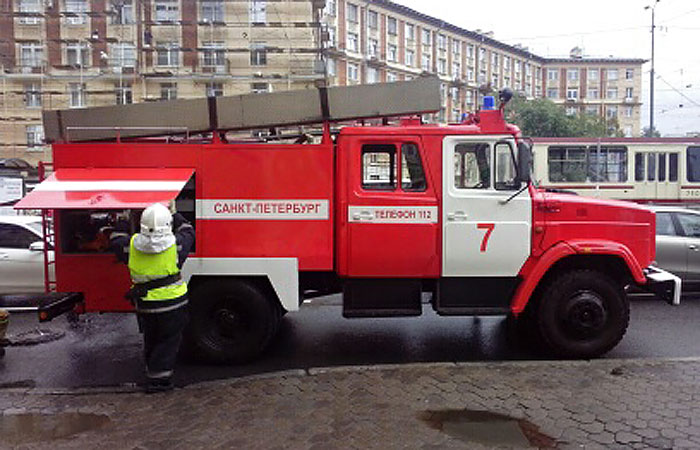 Четыре станции метро Петербурга закрыли из-за сильного задымления