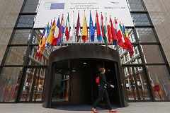 Порошенко в ходе визита в Брюссель попросит ЕС ввести новые санкции против РФ