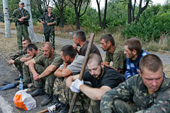 Ополченцы передали украинским военным более 400 пленных