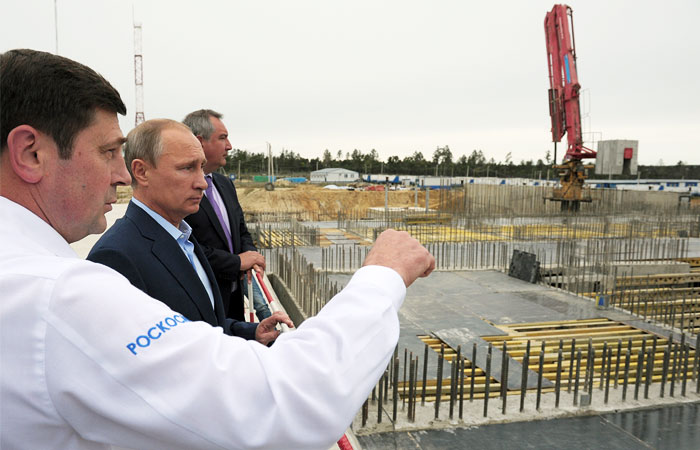 Путин привлечет правоохранительные органы к проверке строительства космодрома "Восточный"
