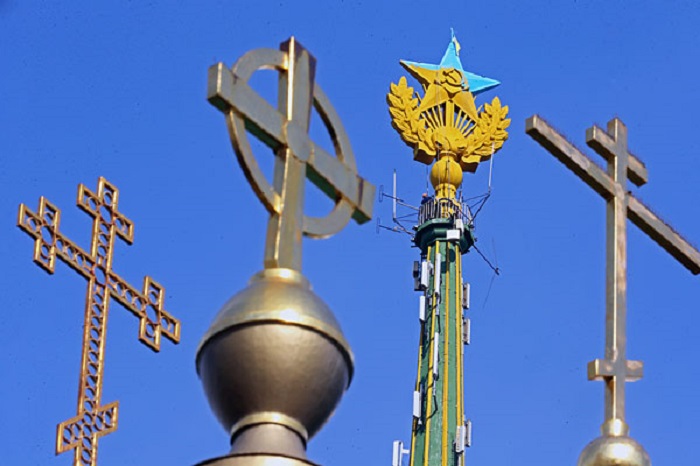 Признавшийся в перекраске московской высотки украинец объявлен в розыск