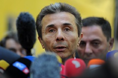 Саакашвили обвинил в аресте своего имущества бывшего премьер-министра Грузии