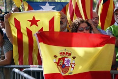Испанский суд приостановил действие декрета о референдуме в Каталонии