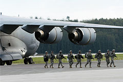 Замминистра обороны США заявил о возможности военного ответа Москве