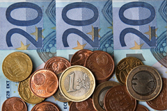 Евро упал ниже 58 рублей