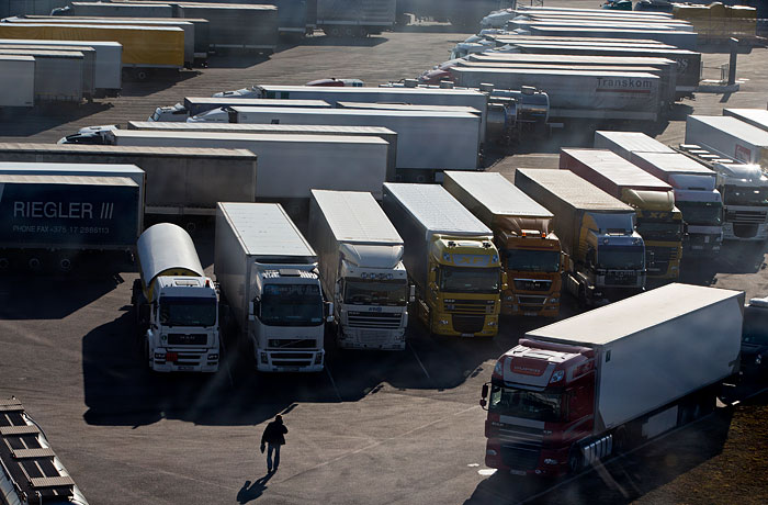 Белоруссию попросили прекратить транзит продуктов через Россию