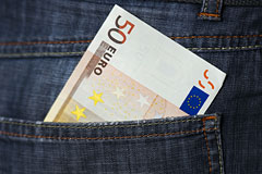 Евро поднялся выше 59 рублей