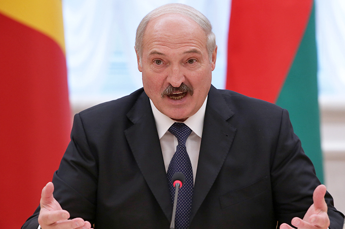 Лукашенко возмутился ограничением поставок белорусских товаров в Россию