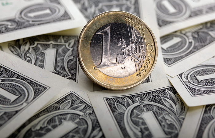 Евро поднялся до 67 рублей