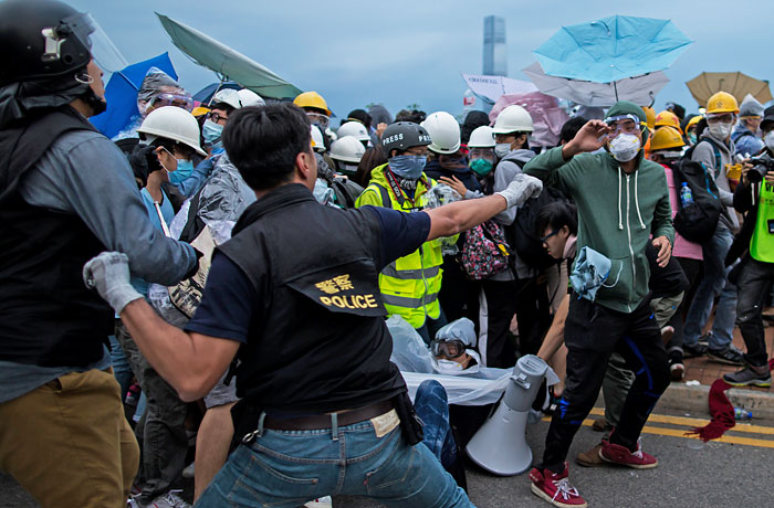 Беспорядки в Гонконге вспыхнули с новой силой