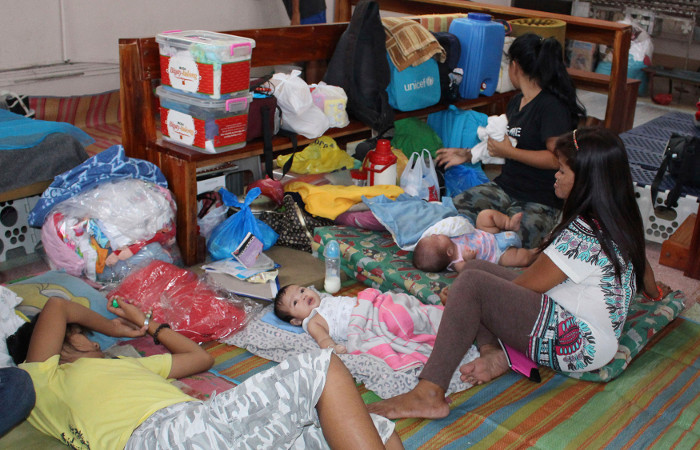 Полмиллиона филиппинцев покинули свои дома из-за угрозы тайфуна