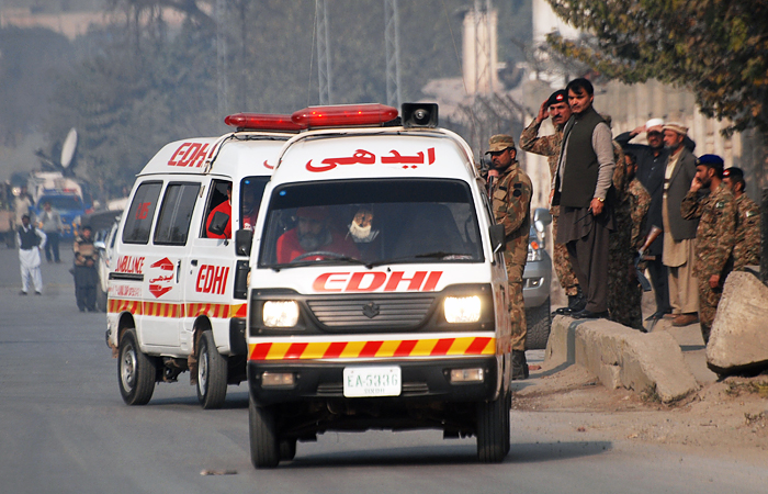 Около 20 человек погибли в захваченной талибами пакистанской школе