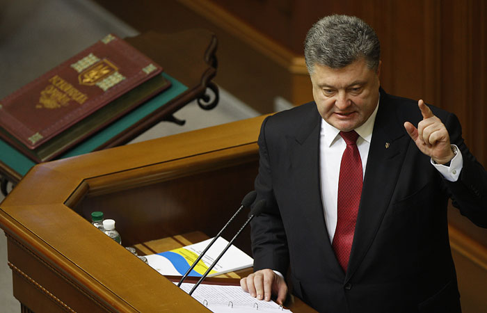 Порошенко внес в Раду законопроект об отказе Украины от внеблокового статуса