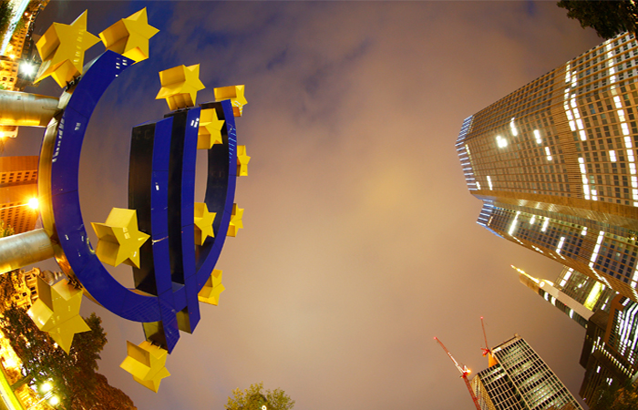 Еврозоне предрекли роль "капризного ребенка" в 2015 году