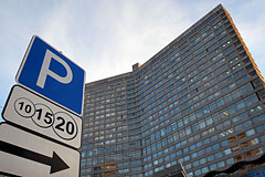 Собянин пообещал "точечное" расширение зоны платной парковки