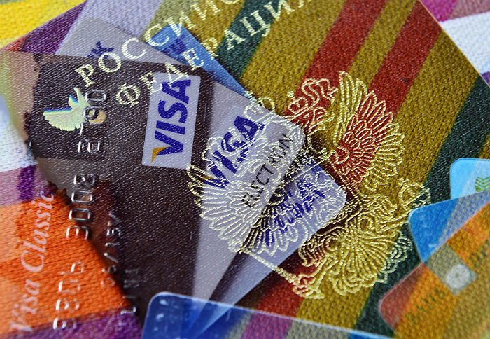 Аксенов призвал создать альтернативу Visa и MasterCard в течение полугода