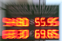 Доллар упал ниже 55 рублей после утреннего роста