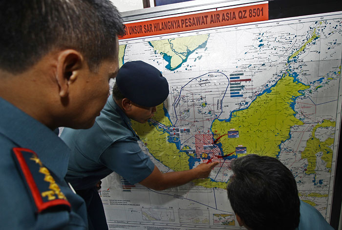 Власти Индонезии сообщили об обнаружении обломков пропавшего самолета