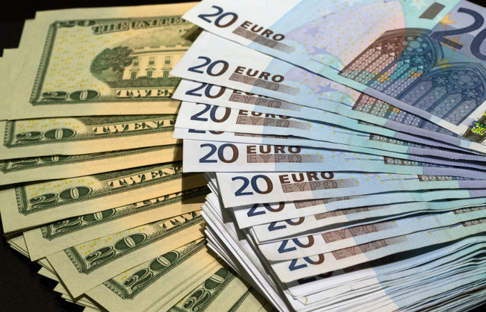 Доллар и евро существенно выросли при открытии 5 января