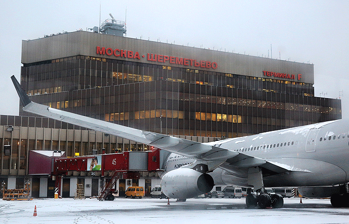 В московских аэропортах задержаны десятки рейсов из-за снегопада