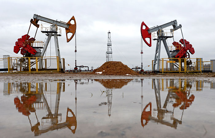 Впервые за 30 лет нефть завершит падением восьмую неделю подряд