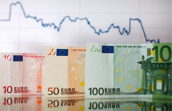 Курсы доллара и евро пошли вниз после заседания ЕЦБ