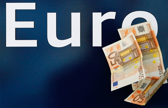 Обвал евро поставил под угрозу восстановление экономики США