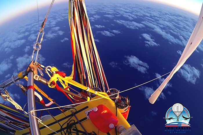 Россиянин и американец завершили рекордный полет на воздушном шаре