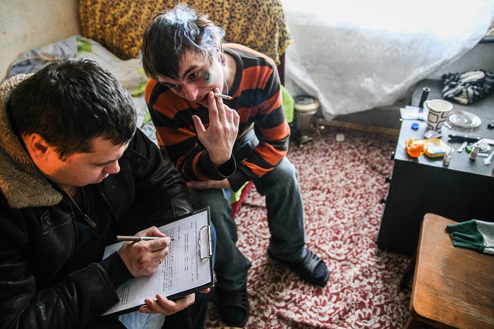 ФСКН сравнила с МВД свои успехи в борьбе с распространением наркотиков