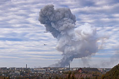 В Донецке в результате обстрела загорелся химический завод