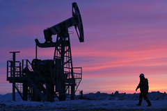 Цена на нефть Brent приблизилась к максимуму за два месяца