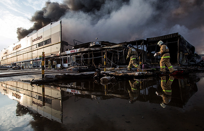 Число жертв пожара в казанском торговом центре выросло до четырех человек