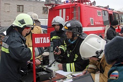 Более тысячи человек работают на месте пожара в ТЦ "Адмирал" в Казани