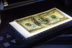 Доллар опустился ниже 59 рублей впервые с начала года